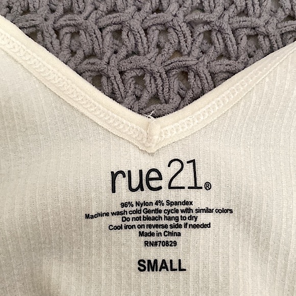 NWT • White Ribbed Seamless Tank Top 🤍 - Picture 8 of 9